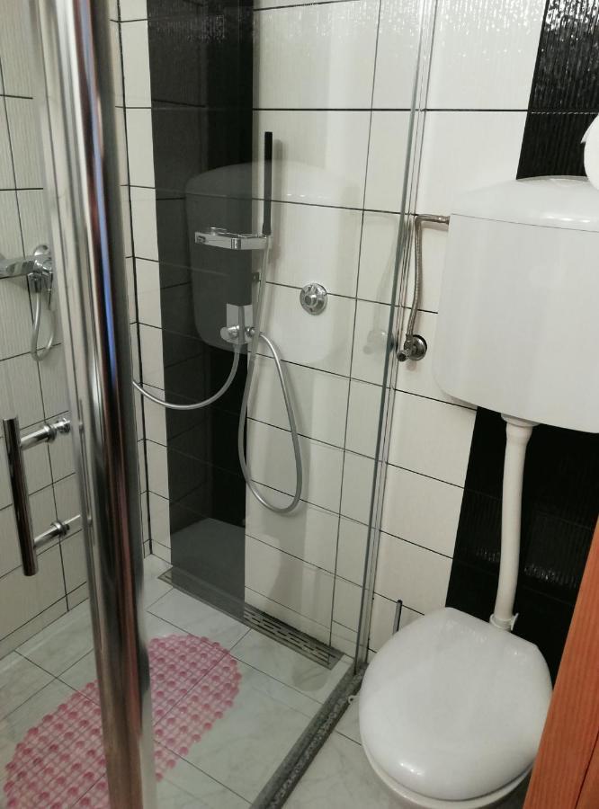 Apartman Vodnjanアパートメント エクステリア 写真